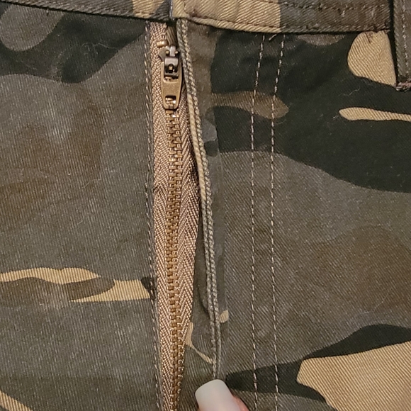 FOREVER 21 MEN CAMOUFLAGE SHORTS - Picture 6 of 10